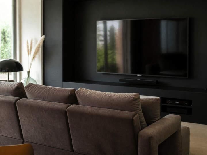Comment créer une salle de cinéma dans une maison : pièce, équipement, son