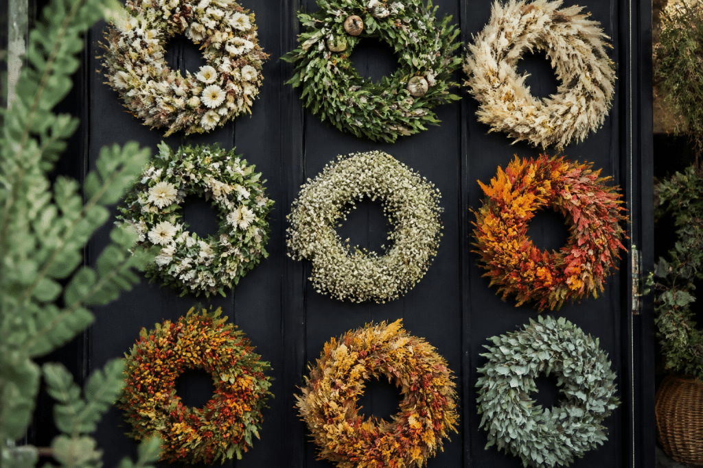 Couronnes decoratives aux designs varies pour portes