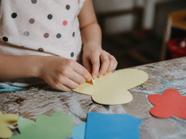 Comment réaliser une décoration de Noël en papier à faire soi-même ?