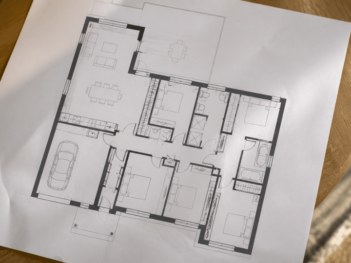 Plan maison 4 chambres avec suite parentale : quels exemples et quelles surfaces prévoir ?