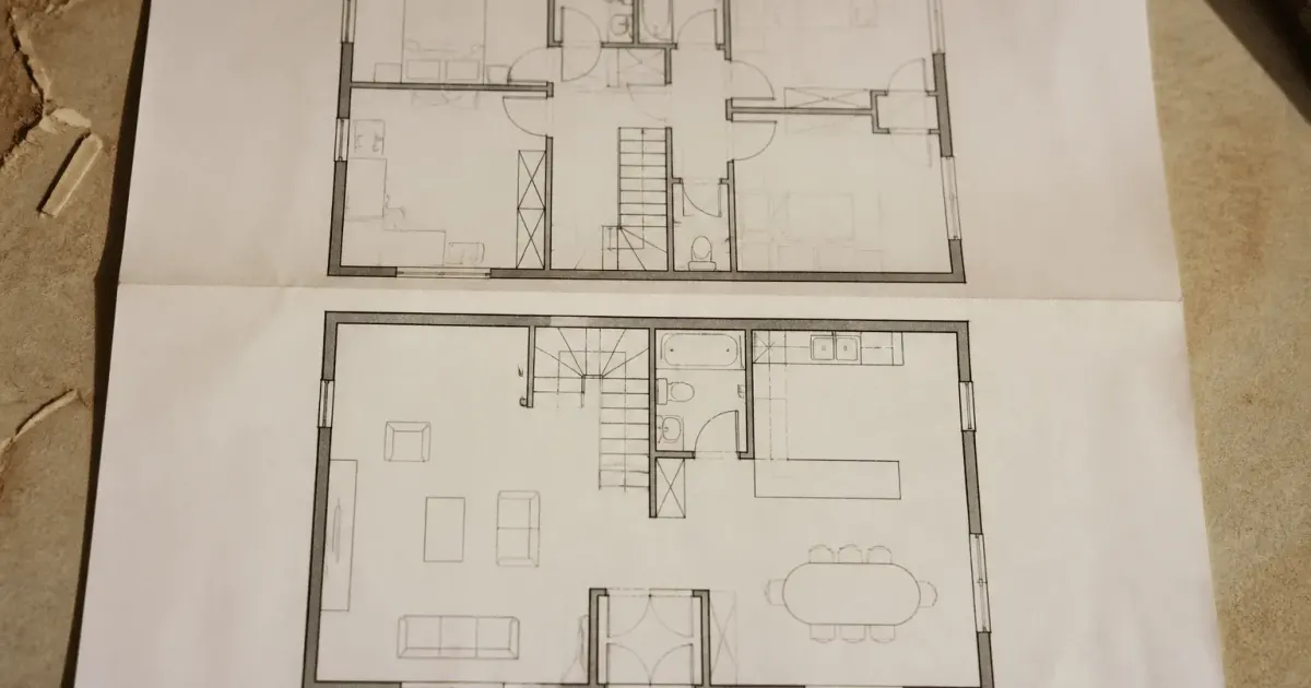 Dessin technique montrant deux etages de maison vue de dessus